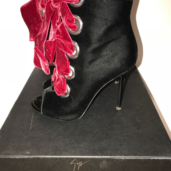 100% authentic Giuseppe Zanotti suede booties - Picture 3 of 4